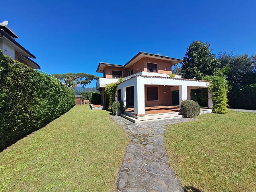 Immagine 26 di Villa in affitto  a Forte Dei Marmi