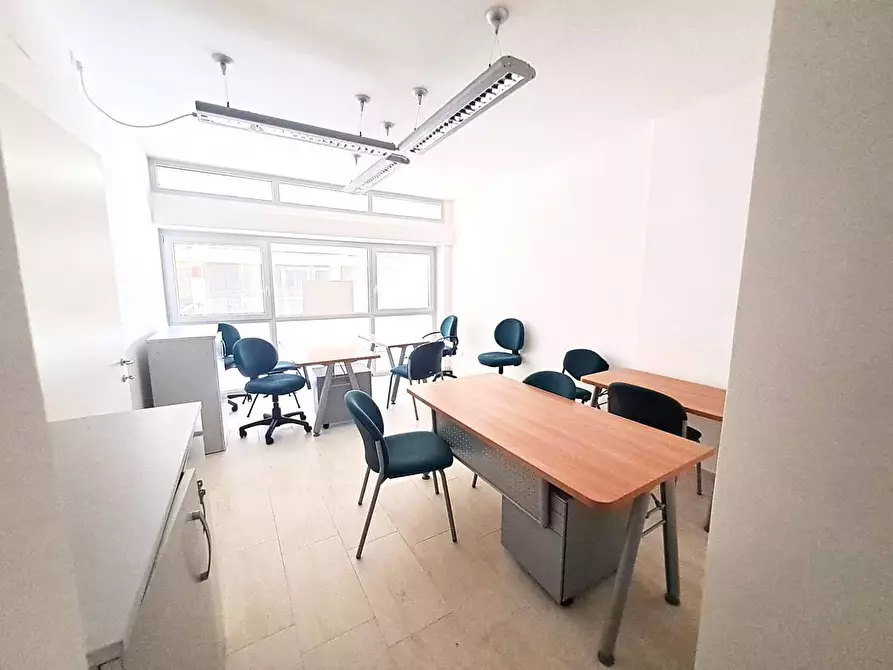 Immagine 1 di Ufficio in affitto  a Massa