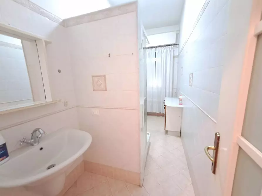 Immagine 13 di Appartamento in affitto  a Massa