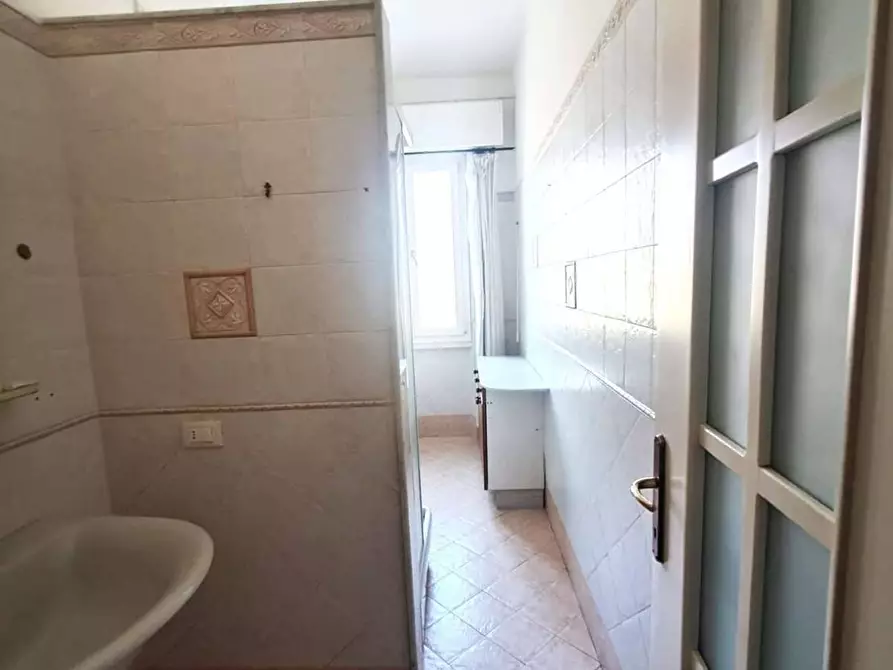 Immagine 17 di Appartamento in affitto  a Massa