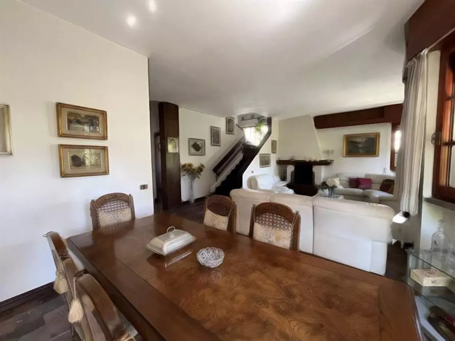 Immagine 7 di Villa in vendita  a Massa