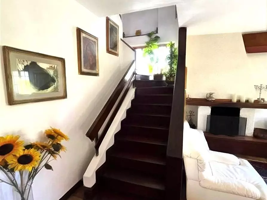 Immagine 6 di Villa in vendita  a Massa