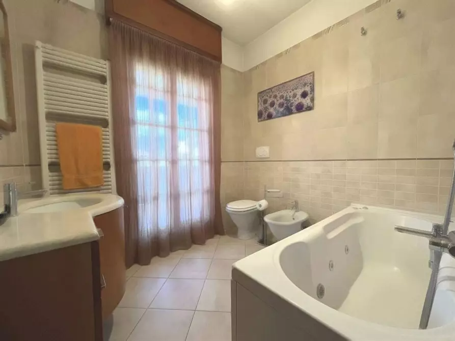 Immagine 25 di Villa in vendita  a Massa