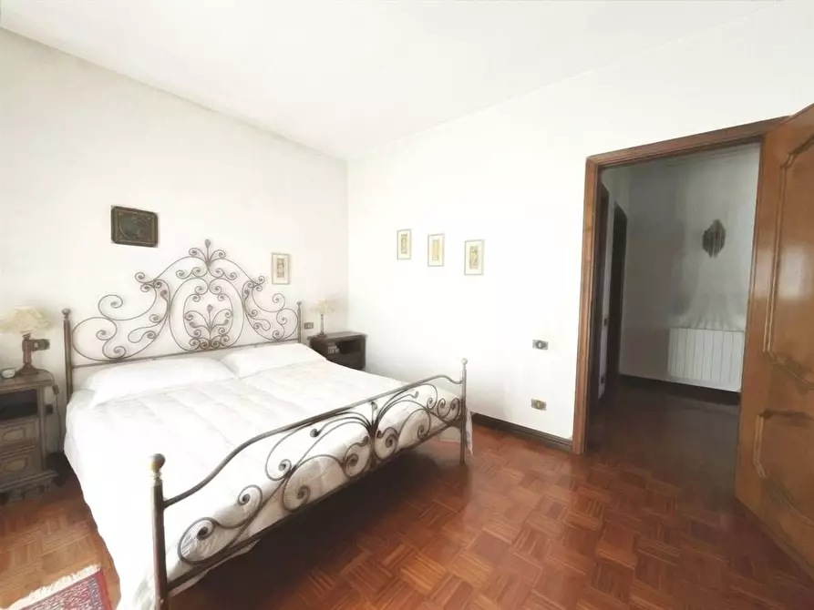 Immagine 22 di Villa in vendita  a Massa