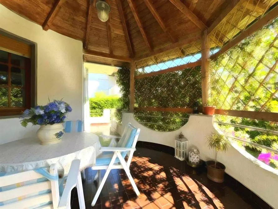 Immagine 28 di Villa in vendita  a Massa