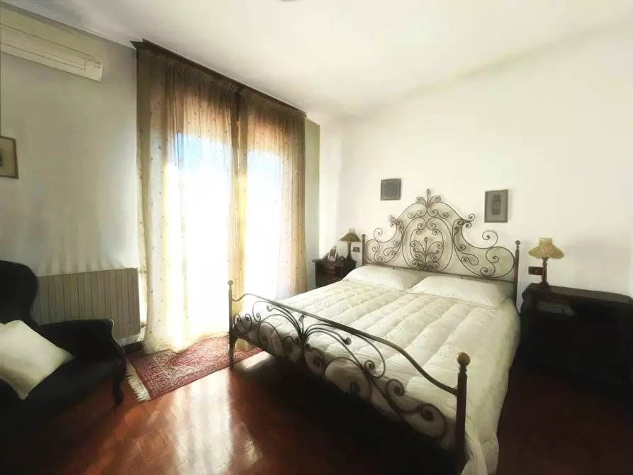 Immagine 15 di Villa in vendita  a Massa