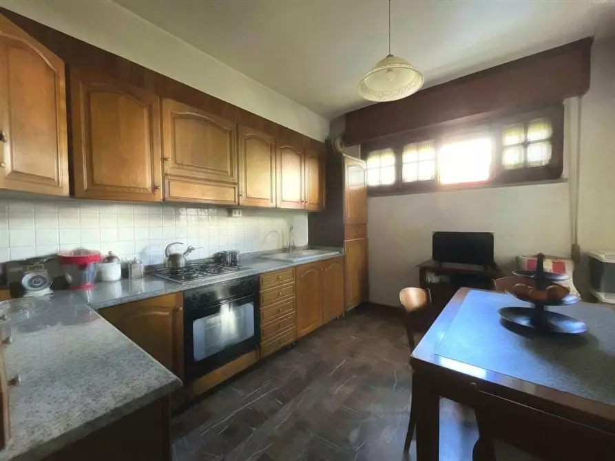 Immagine 14 di Villa in vendita  a Massa