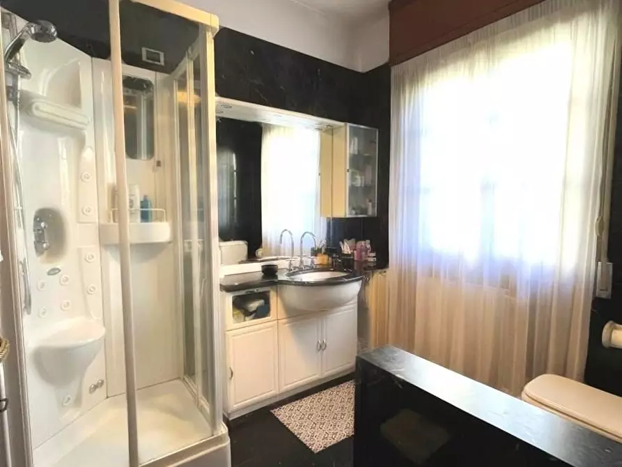 Immagine 24 di Villa in vendita  a Massa