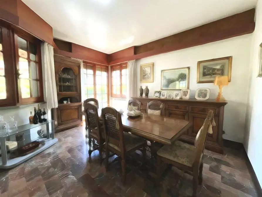 Immagine 12 di Villa in vendita  a Massa