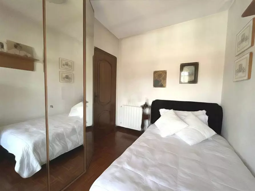 Immagine 21 di Villa in vendita  a Massa