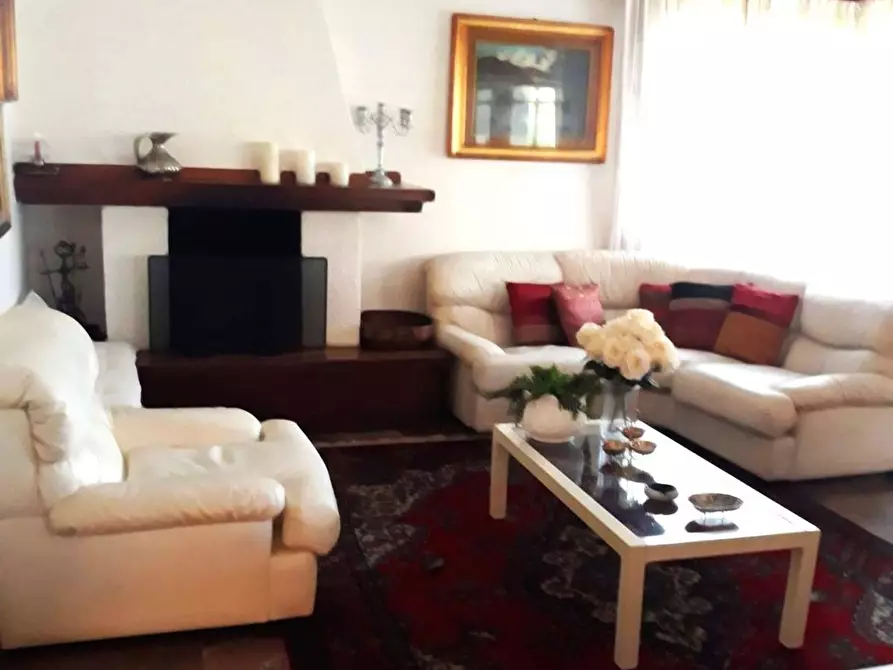 Immagine 11 di Villa in vendita  a Massa