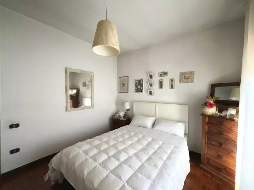 Immagine 17 di Villa in vendita  a Massa