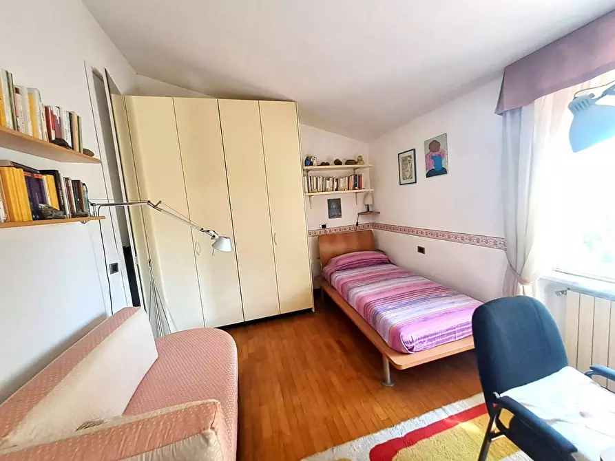 Immagine 10 di Villa in vendita  a Massa