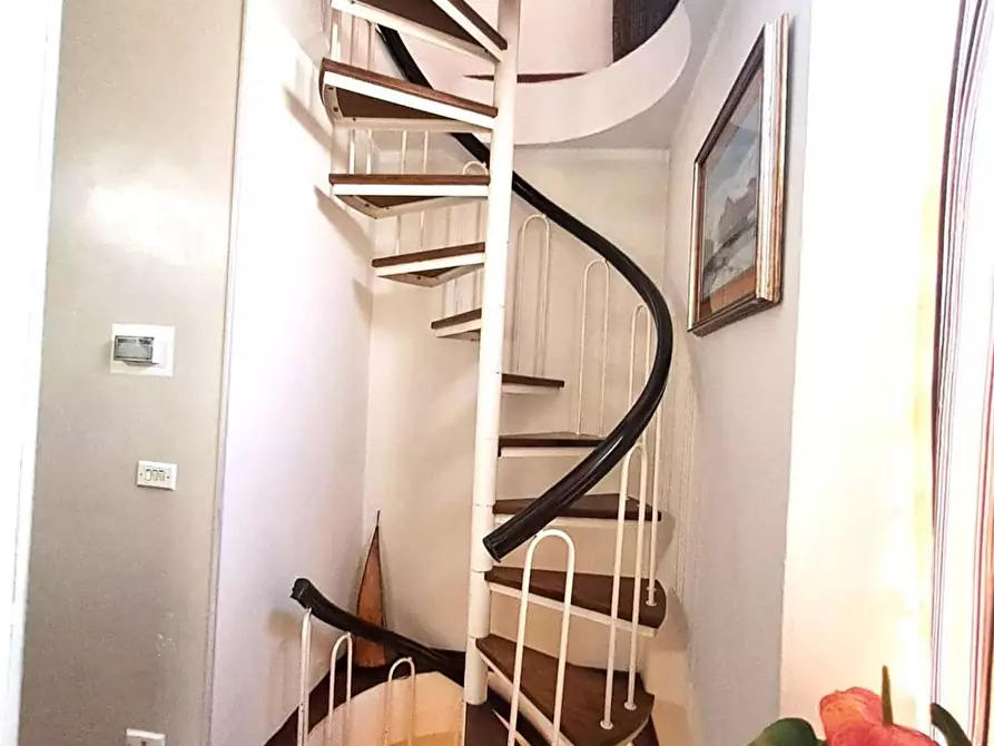 Immagine 22 di Villa in vendita  a Massa