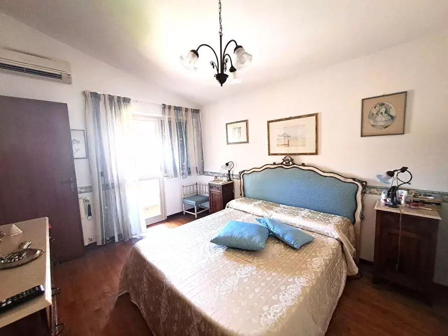 Immagine 12 di Villa in vendita  a Massa