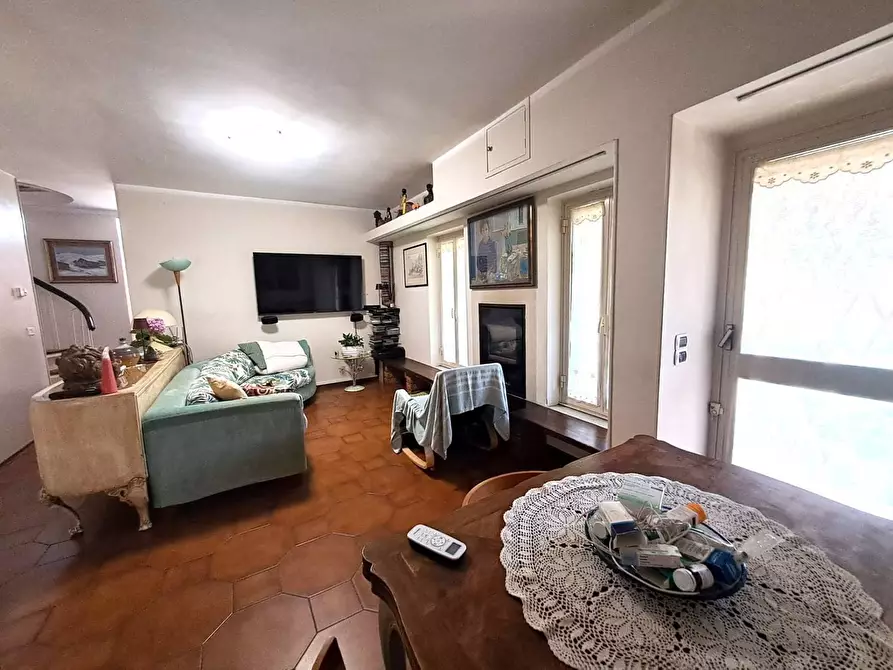 Immagine 4 di Villa in vendita  a Massa