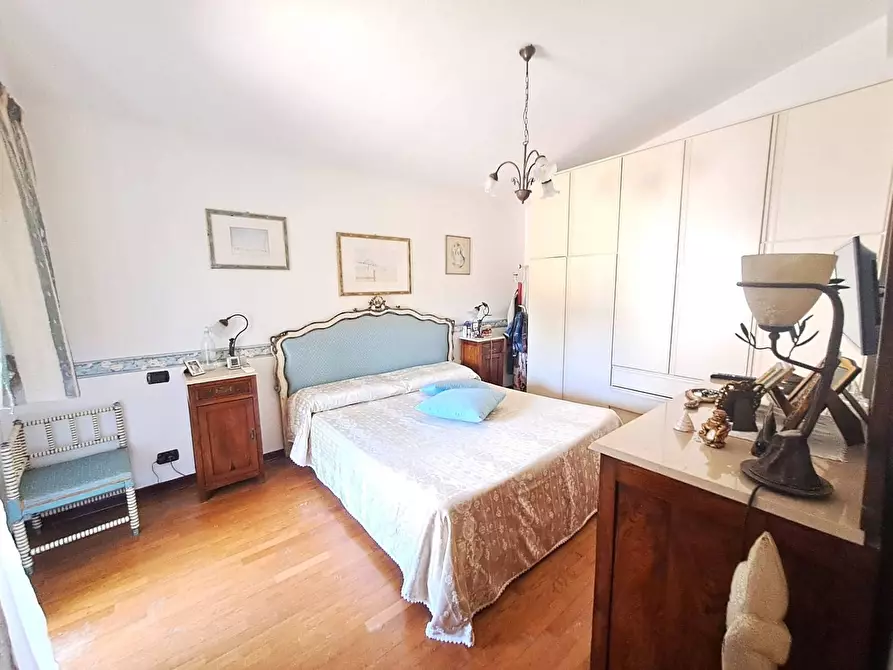 Immagine 14 di Villa in vendita  a Massa