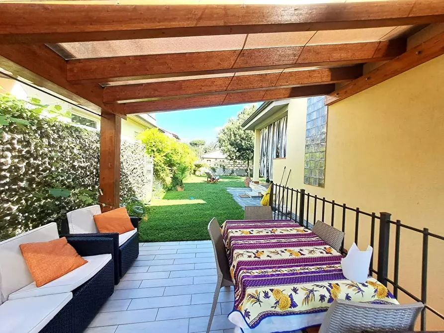 Immagine 25 di Villa in vendita  a Massa