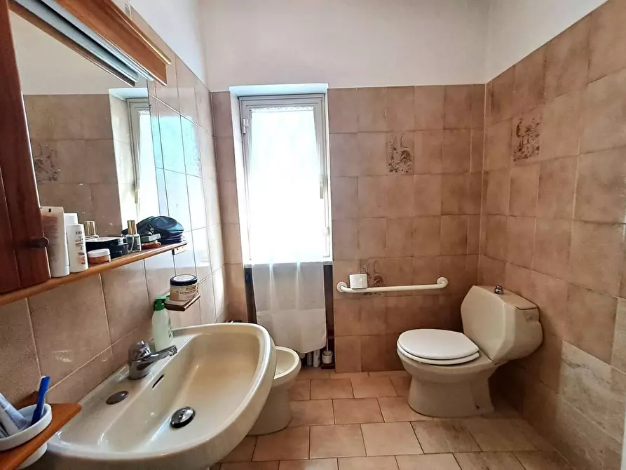 Immagine 18 di Villa in vendita  a Massa