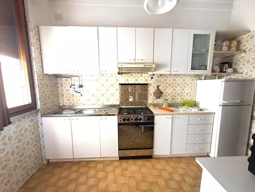 Immagine 6 di Appartamento in vendita  a Carrara