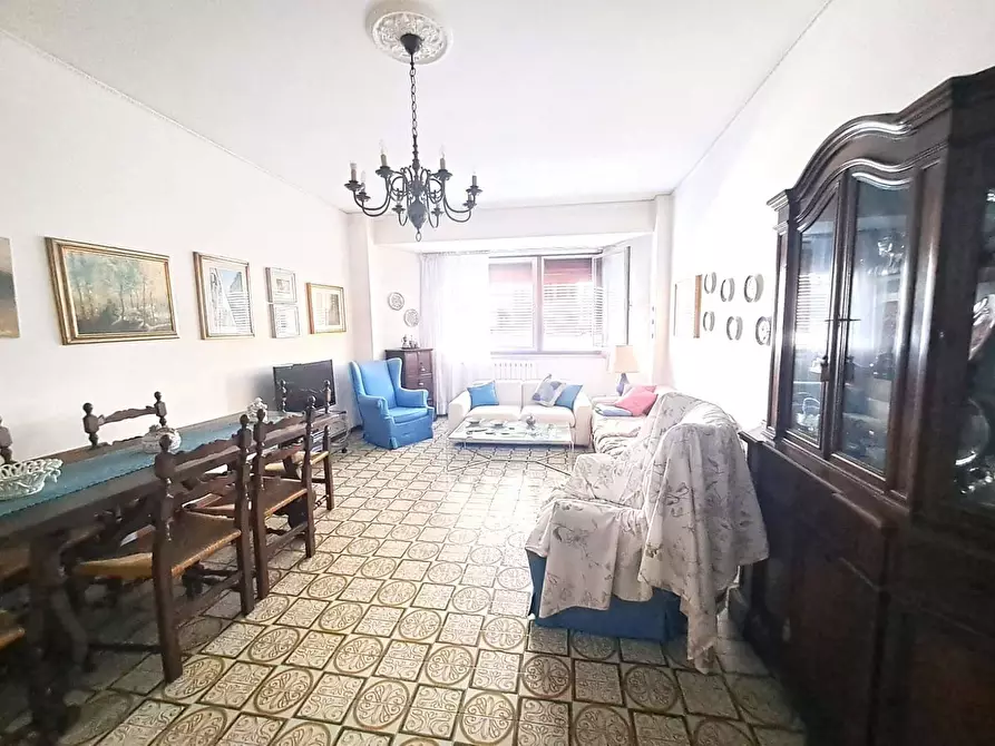 Immagine 2 di Appartamento in vendita  a Carrara