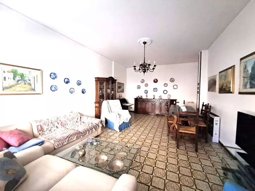 Immagine 1 di Appartamento in vendita  a Carrara