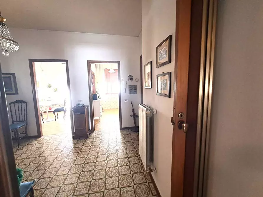 Immagine 10 di Appartamento in vendita  a Carrara