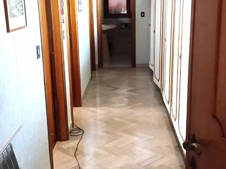 Immagine 10 di Villa in vendita  a Massa