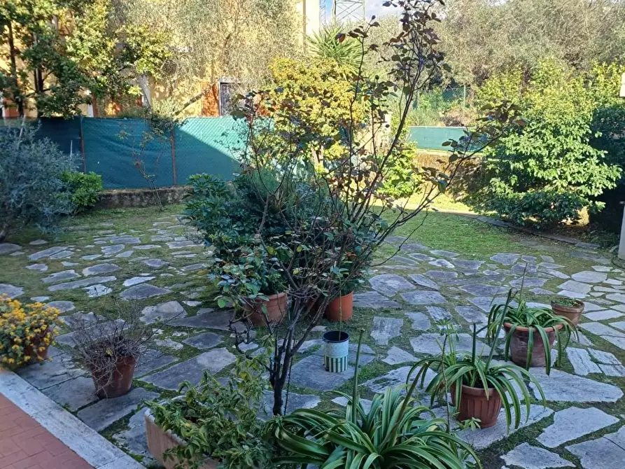 Immagine 16 di Villa in vendita  a Massa