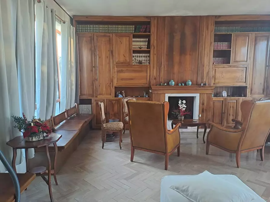 Immagine 4 di Villa in vendita  a Massa