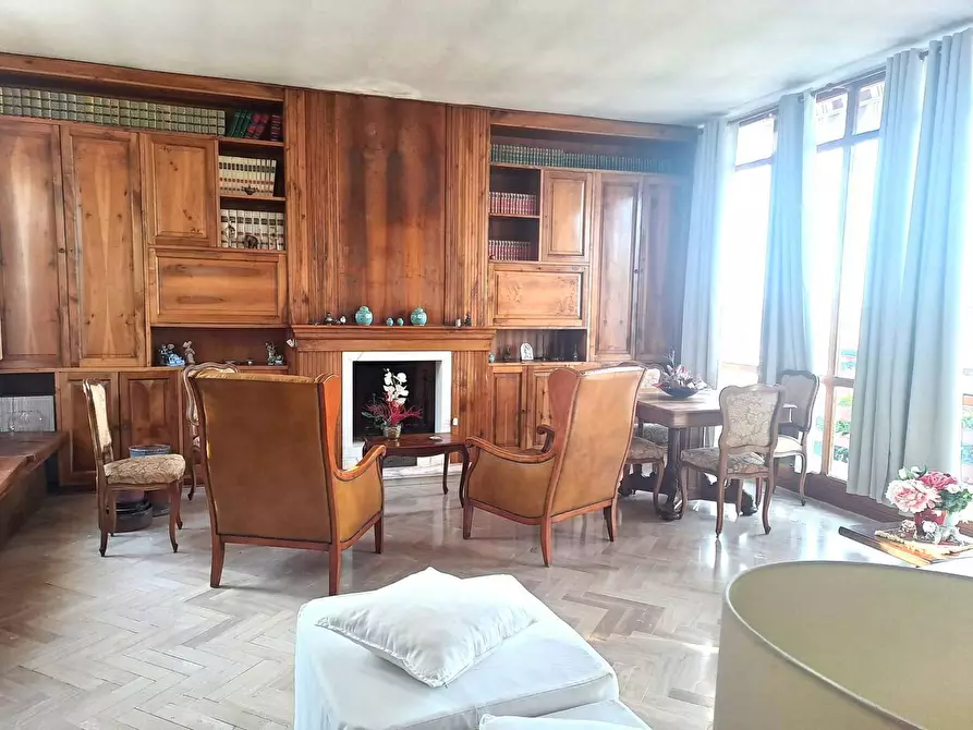 Immagine 3 di Villa in vendita  a Massa