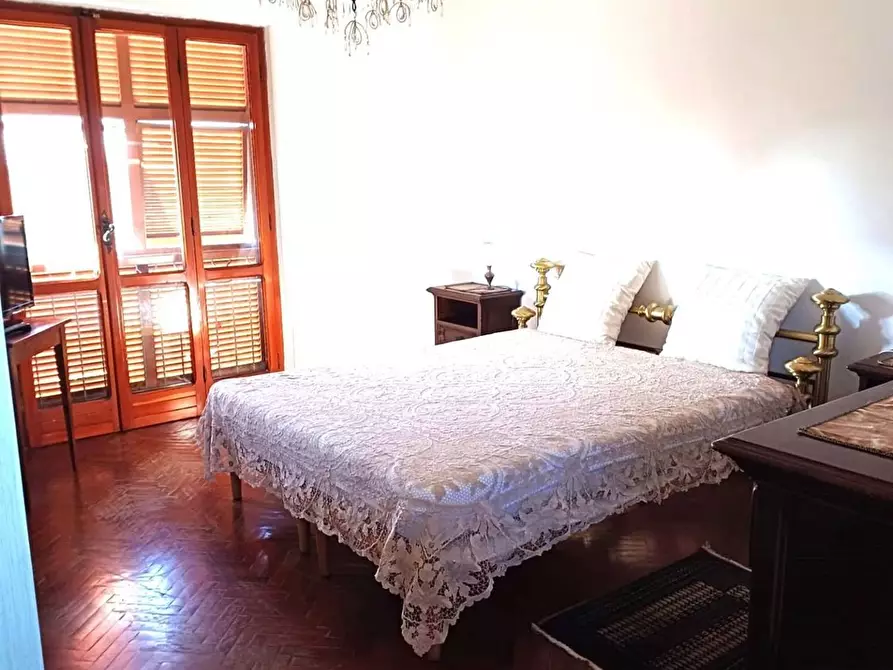 Immagine 12 di Villa in vendita  a Massa