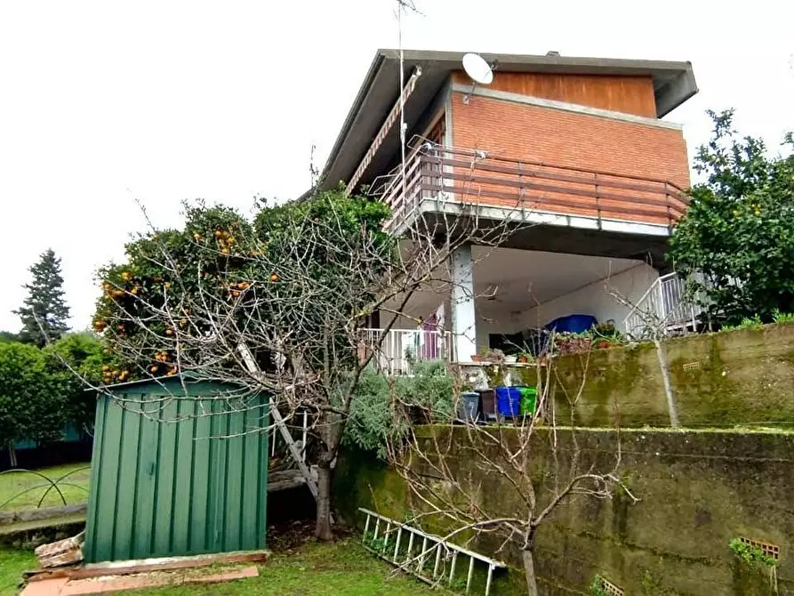 Immagine 1 di Villa in vendita  a Massa