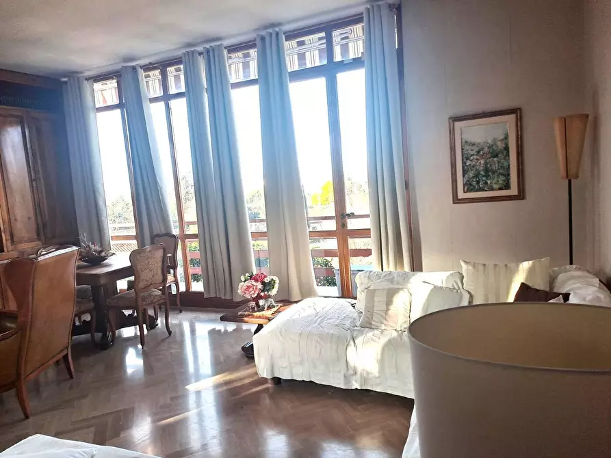 Immagine 2 di Villa in vendita  a Massa