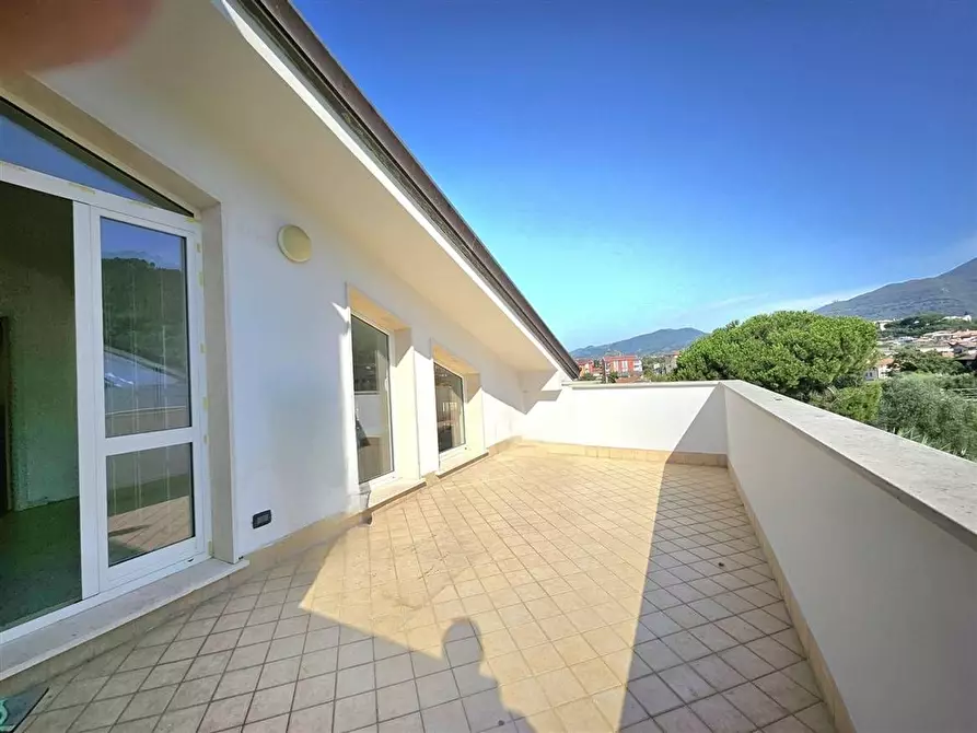 Immagine 1 di Appartamento in vendita  a Massa