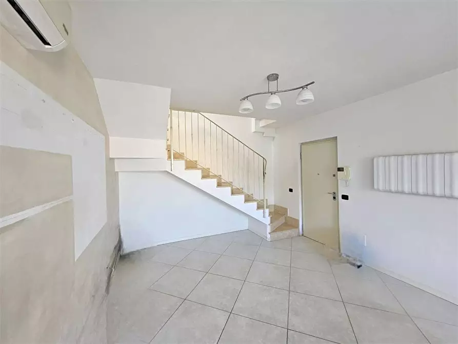 Immagine 4 di Appartamento in vendita  a Massa