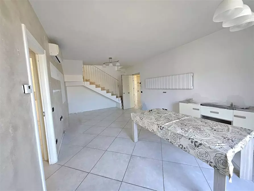 Immagine 2 di Appartamento in vendita  a Massa