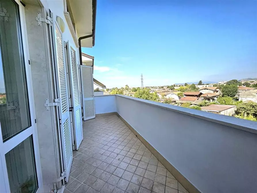 Immagine 9 di Appartamento in vendita  a Massa