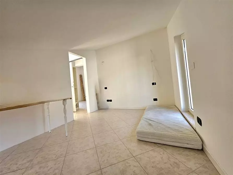 Immagine 11 di Appartamento in vendita  a Massa