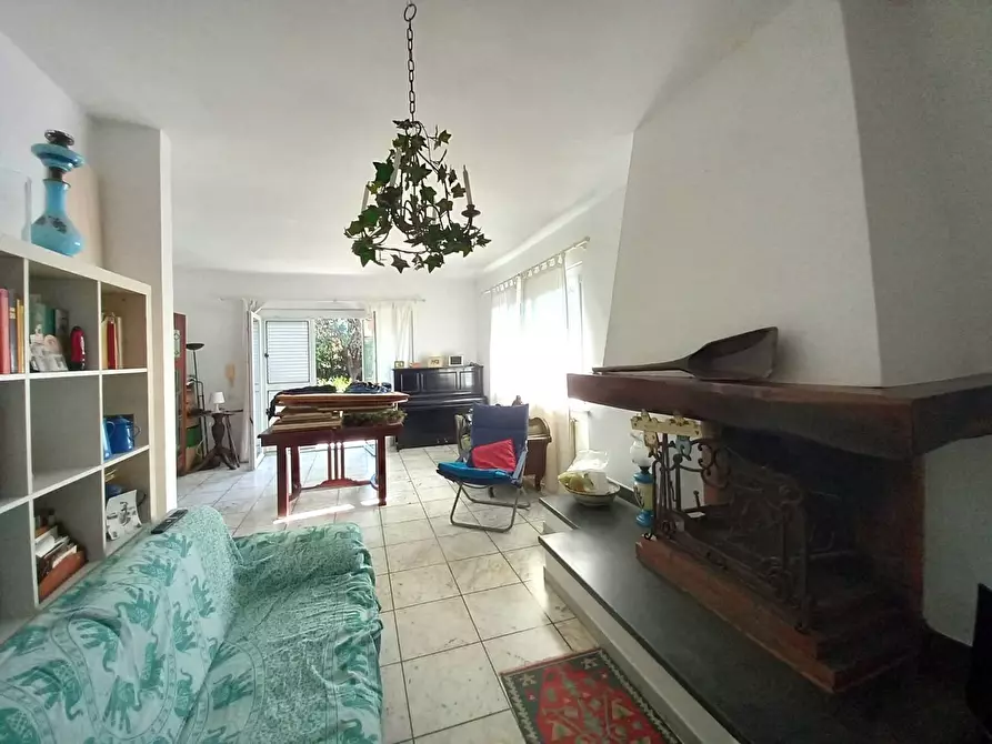 Immagine 6 di Casa bifamiliare in vendita  a Massa