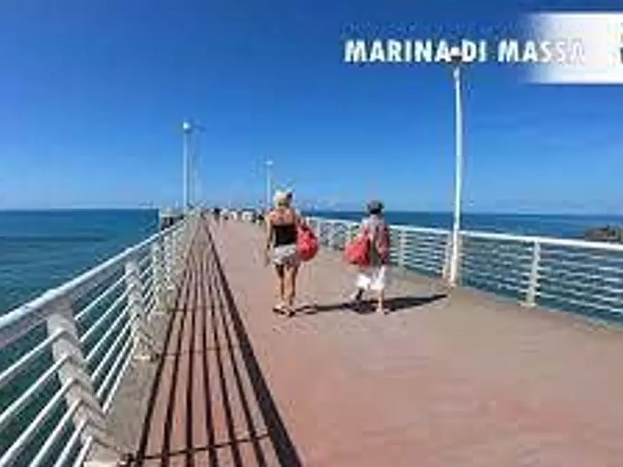 Immagine 13 di Appartamento in affitto  a Massa