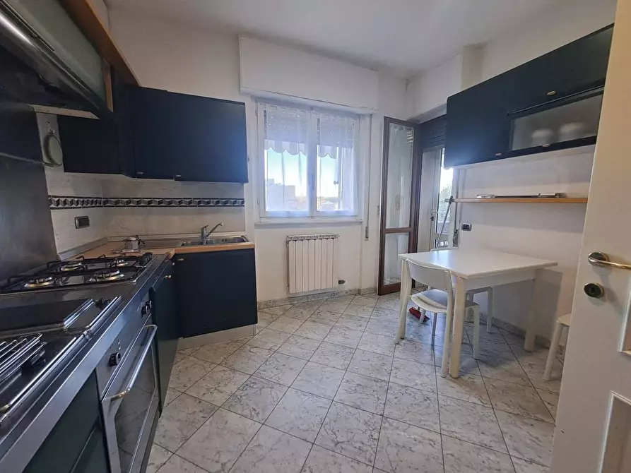 Immagine 7 di Appartamento in affitto  a Carrara