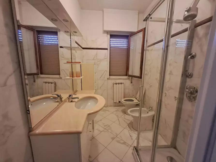 Immagine 9 di Appartamento in affitto  a Carrara