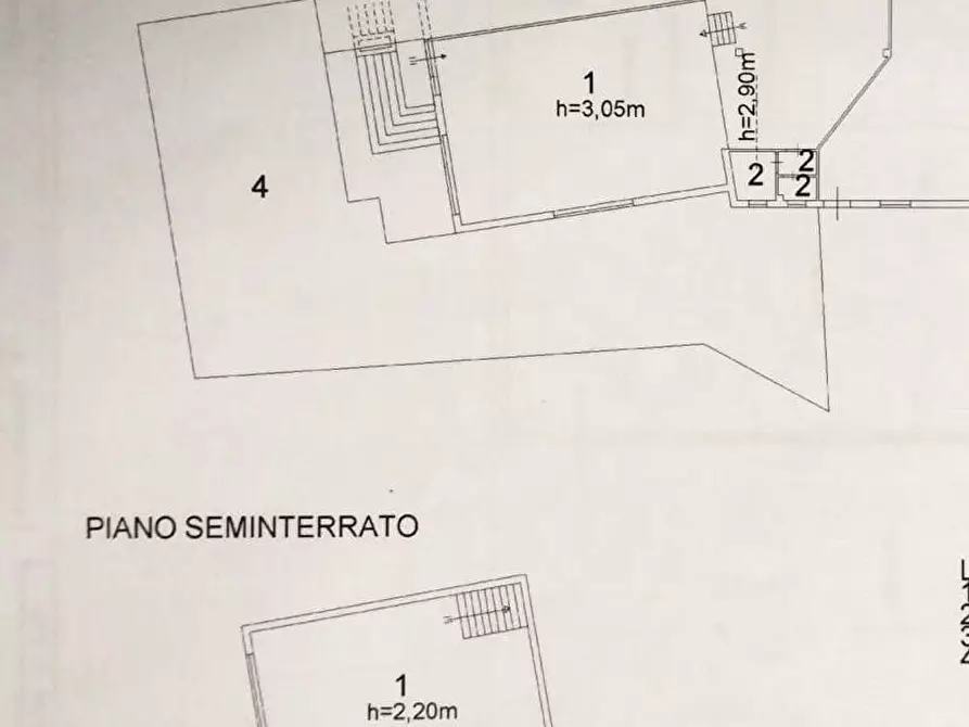 Immagine 13 di Locale commerciale in affitto  a Carrara