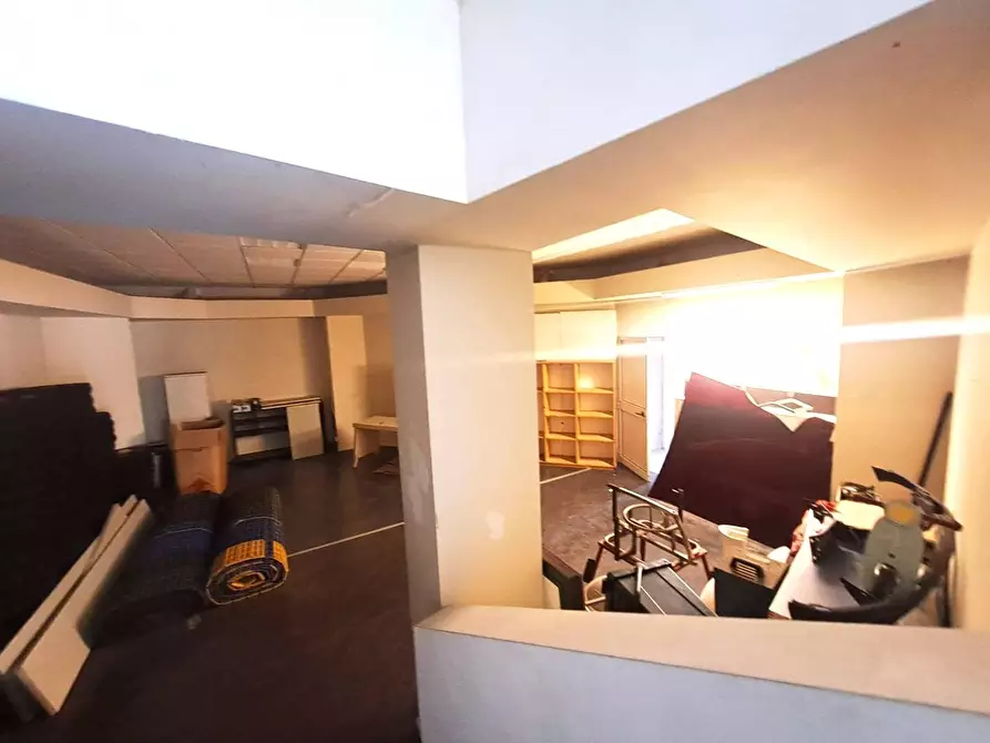 Immagine 10 di Locale commerciale in affitto  a Carrara