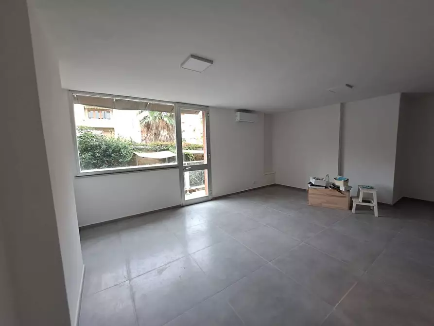 Immagine 4 di Ufficio in affitto  a Massa