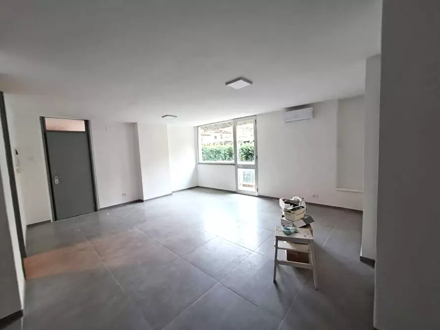 Immagine 5 di Ufficio in affitto  a Massa