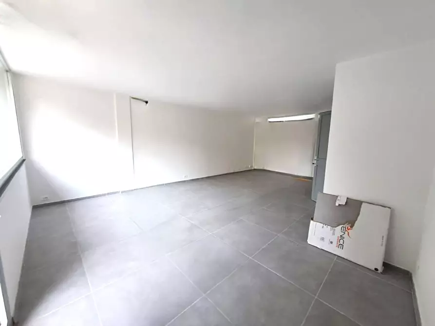 Immagine 8 di Ufficio in affitto  a Massa