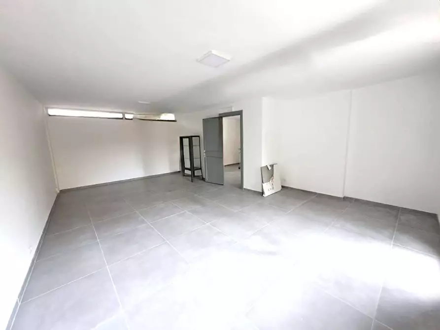 Immagine 3 di Ufficio in affitto  a Massa