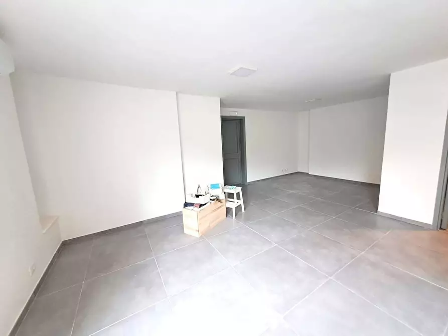 Immagine 2 di Ufficio in affitto  a Massa